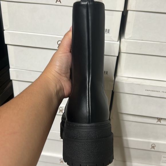Good American Black Leather Chelsea Boots s 6.5 - Picture 6 of 7